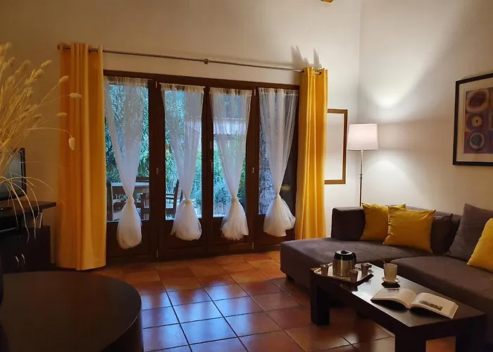 Vila Domaine Codaleone Serriera (Corsica)